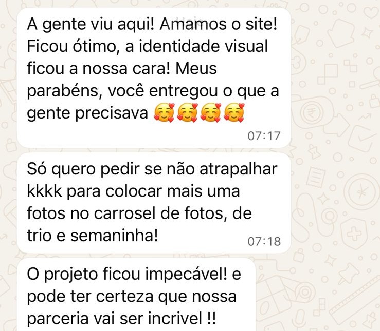 Print de WhatsApp: cliente Topazio elogiando o site e a identidade visual entregues